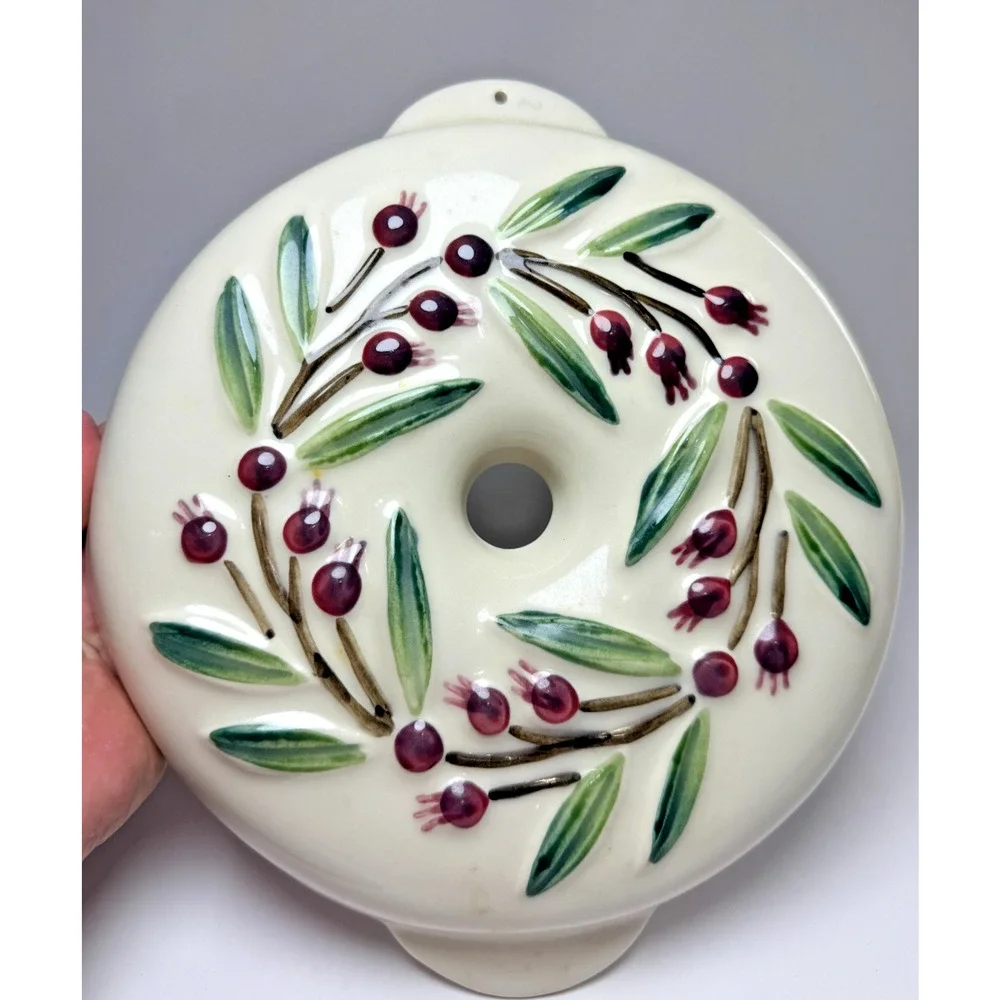Round Ceramic Cookie Bread Pan Mold Olive Branch Leaves Berries Stoneware 9.25
